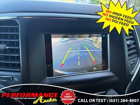Used 2019 Jeep Grand Cherokee Laredo AWD/4WD image 14