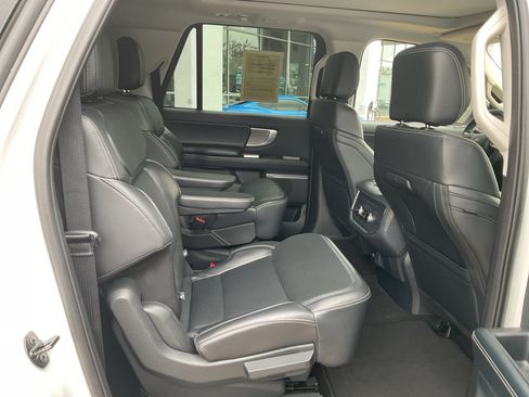 Used 2025 Ford Expedition Max Platinum AWD/4WD image 11