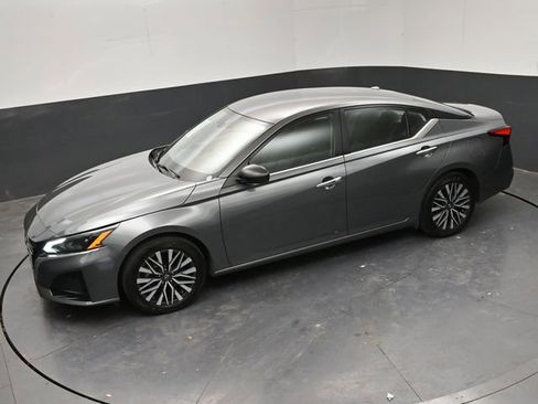 Used 2025 Nissan Altima 2.5 SV FWD image 20
