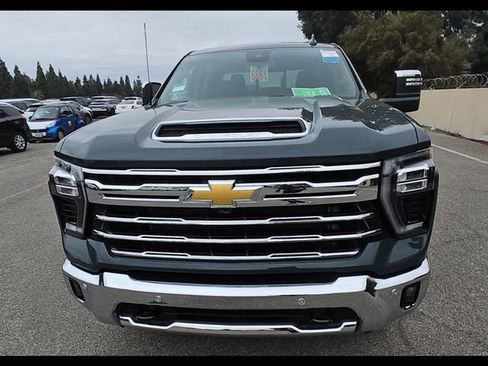 Used 2025 Chevrolet Silverado 2500 LTZ w/ LTZ Convenience Package AWD/4WD image 9