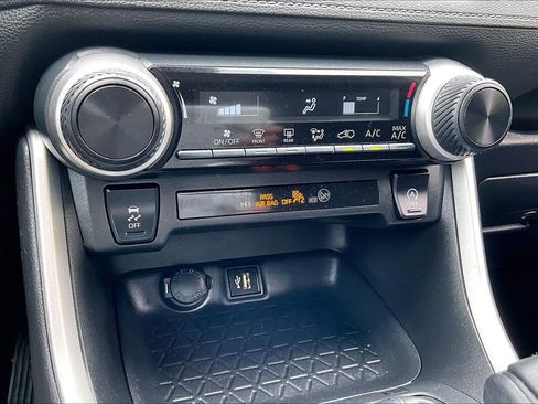 Certified 2024 Toyota RAV4 LE AWD/4WD image 36