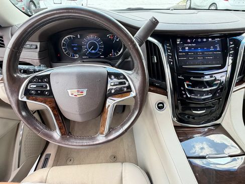 Used 2017 Cadillac Escalade Luxury AWD/4WD image 40