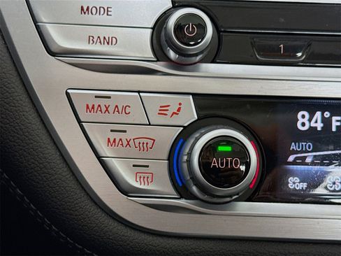 Certified 2022 BMW 750i xDrive image 21