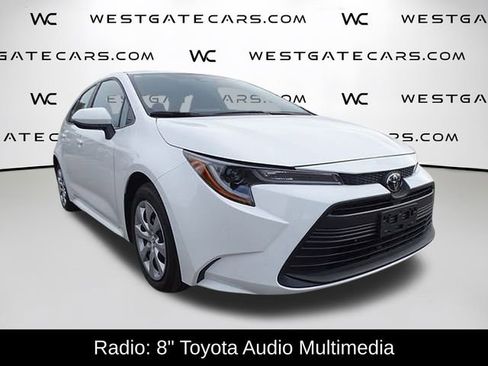 Used 2024 Toyota Corolla LE image 2