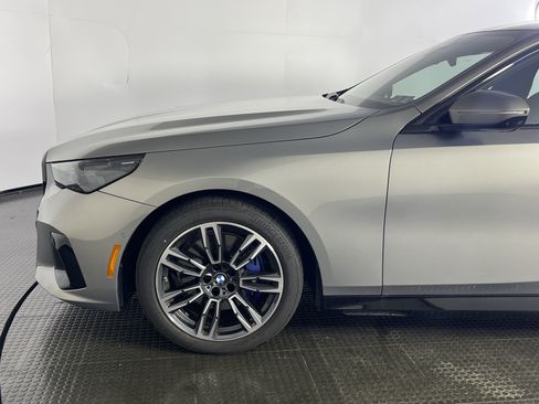 Used 2026 BMW 530i xDrive w/ M Sport Package AWD/4WD image 4