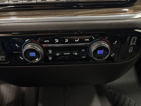 Used 2023 Chevrolet Silverado 1500 LT AWD/4WD image 23