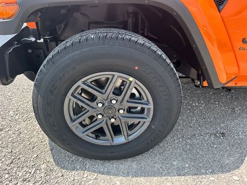 New 2025 Jeep Gladiator Sport image 40