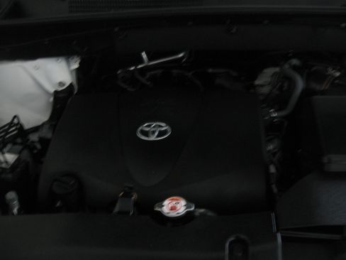 Used 2018 Toyota Highlander Plus image 28