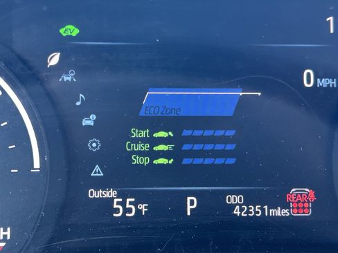 Certified 2025 Toyota Sienna XLE FWD image 26