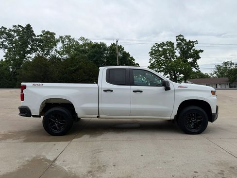 Used 2019 Chevrolet Silverado 1500 Custom Trail Boss w/ Custom Convenience Package AWD/4WD image 2