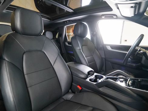 Certified 2026 Porsche Cayenne AWD/4WD image 17