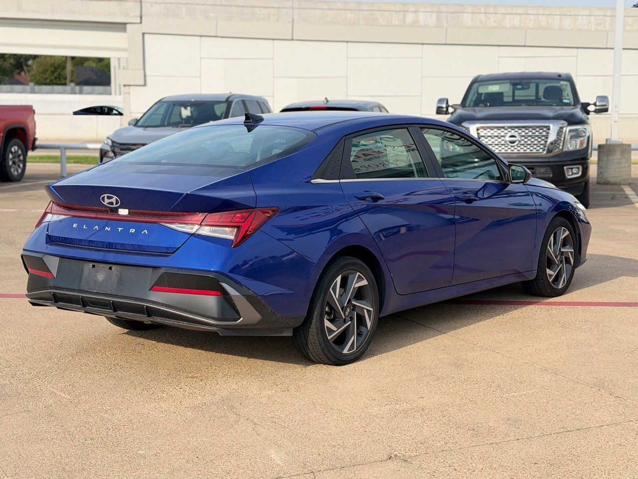 Used 2025 Hyundai Elantra SEL FWD image 6