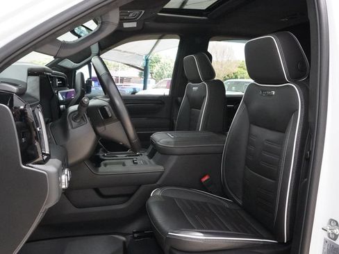 Used 2025 GMC Sierra 2500 AT4X AWD/4WD image 29