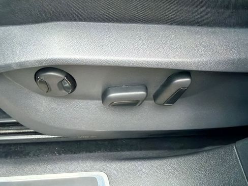 Used 2024 Volkswagen Tiguan Wolfsburg Edition image 24