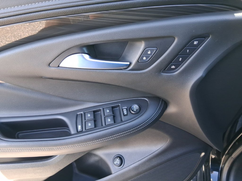 Used 2020 Buick Envision Essence AWD/4WD image 25