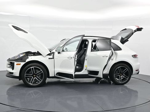 Certified 2021 Porsche Macan S AWD/4WD image 24