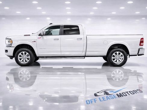 Used 2022 RAM 2500 Laramie AWD/4WD image 2
