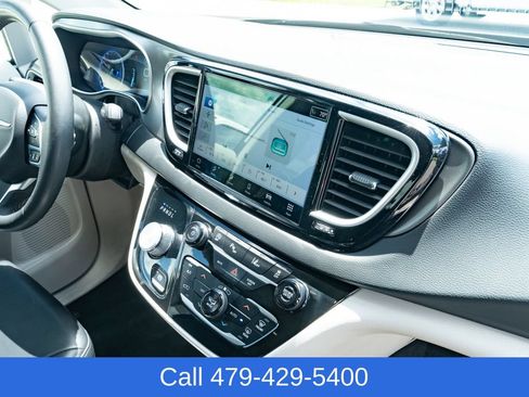 Used 2023 Chrysler Pacifica Touring-L FWD image 45