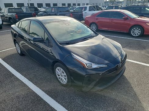 Certified 2022 Toyota Prius L image 2