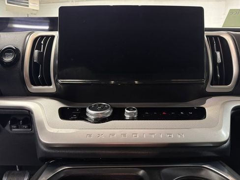 Used 2025 Ford Expedition Active image 20