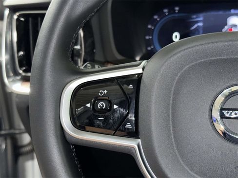 Used 2025 Volvo V60 B5 Cross Country Plus image 31