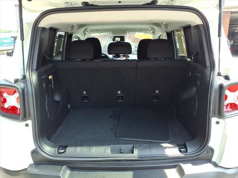 Used 2023 Jeep Renegade Trailhawk AWD/4WD image 28