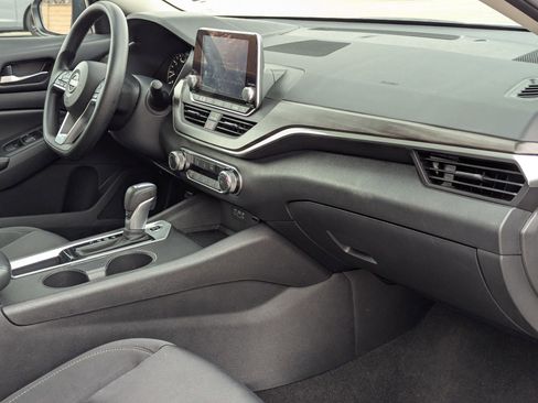 Used 2025 Nissan Altima 2.5 SV image 29