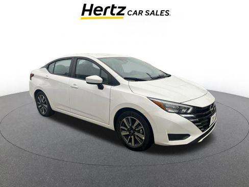 Used 2025 Nissan Versa SV image 1