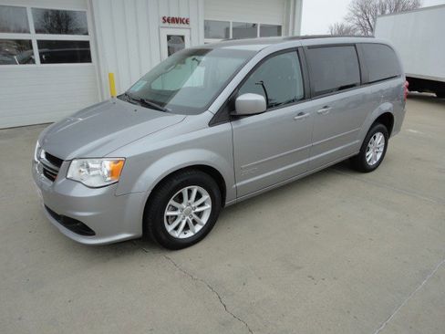 Used 2015 Dodge Grand Caravan SXT image 22