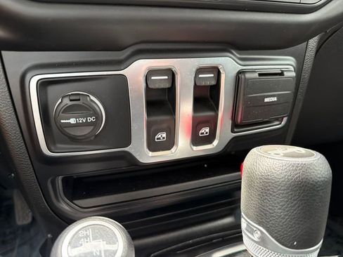 Used 2020 Jeep Wrangler Sport AWD/4WD image 23