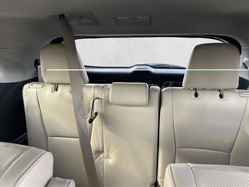Certified 2021 Toyota Highlander Limited FWD image 20