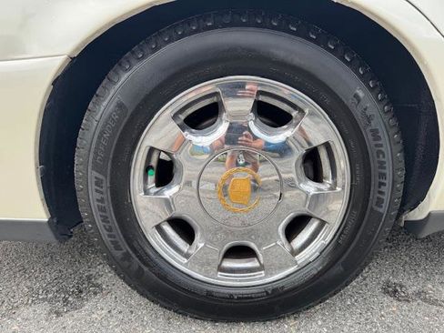 Used 2002 Cadillac De Ville Sedan w/ Comfort/Convenience Pkg image 23