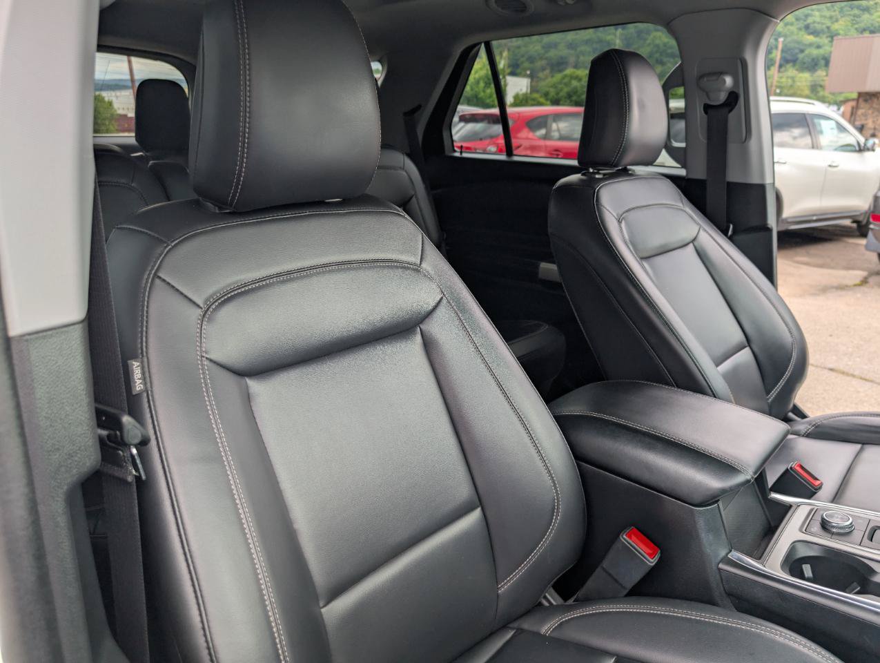 Used 2021 Ford Explorer XLT w/ Equipment Group 202A AWD/4WD image 60