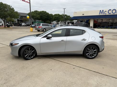Used 2019 MAZDA MAZDA3 Hatchback FWD image 12
