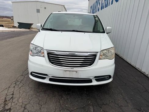 Used 2014 Chrysler Town & Country Touring w/ Driver Convenience Group image 4