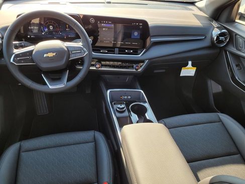 New 2026 Chevrolet Equinox LT w/ Convenience Package II image 11