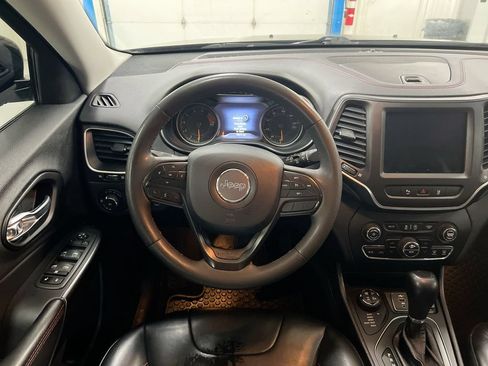 Used 2022 Jeep Cherokee Trailhawk w/ Comfort/Convenience Group AWD/4WD image 11