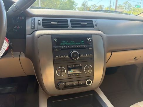 Used 2011 Chevrolet Avalanche LT w/ Luxury Package image 13