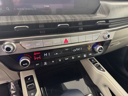Used 2025 Kia Telluride EX w/ EX Captain's Chair Package image 21