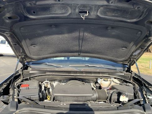 Used 2024 Chevrolet Suburban Premier image 17