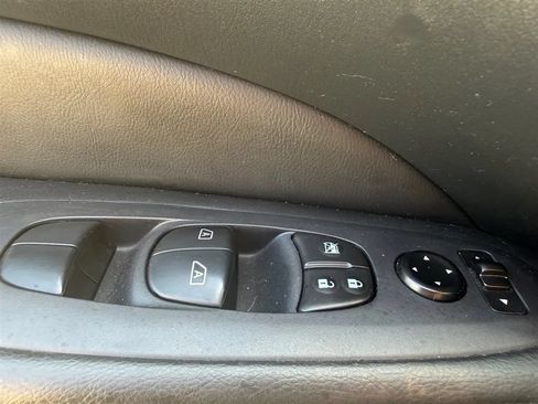 Used 2015 Nissan Pathfinder Platinum FWD image 36