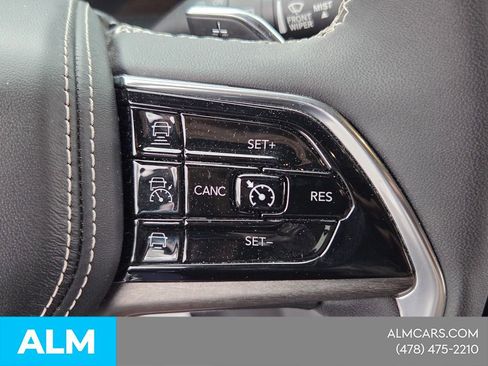 Used 2023 Jeep Grand Cherokee Overland w/ Luxury Tech Group IV AWD/4WD image 26