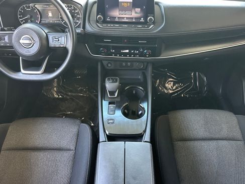Used 2024 Nissan Rogue SV FWD image 4