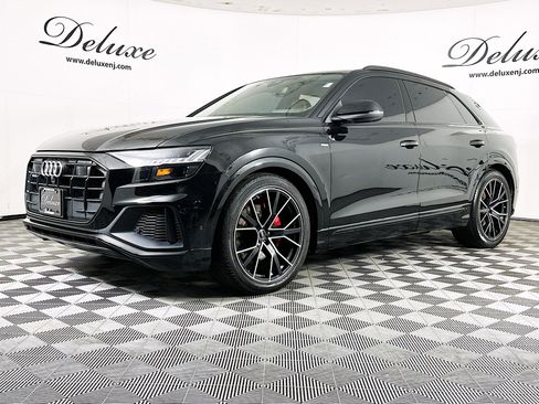 Used 2023 Audi Q8 Prestige w/ Prestige Package image 3