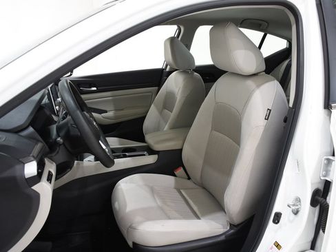 Used 2025 Nissan Altima 2.5 SV FWD image 22