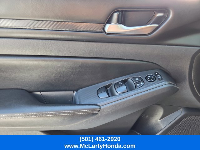 Used 2024 Nissan Altima 2.5 SV FWD image 31