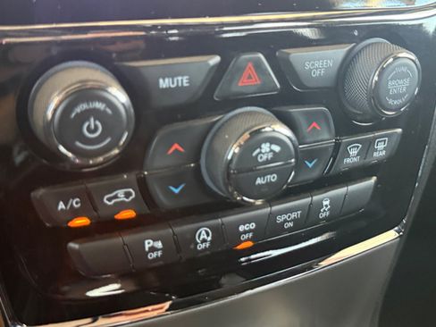 Used 2020 Jeep Grand Cherokee Altitude RWD image 21