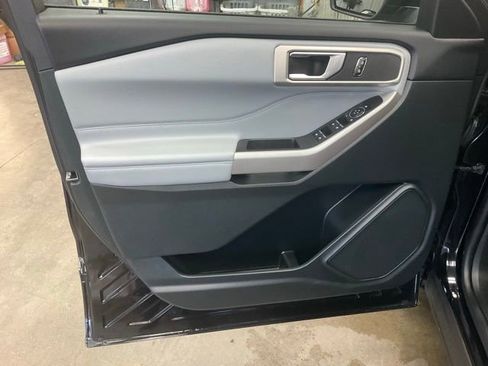 Used 2023 Ford Explorer XLT w/ Equipment Group 202A image 5