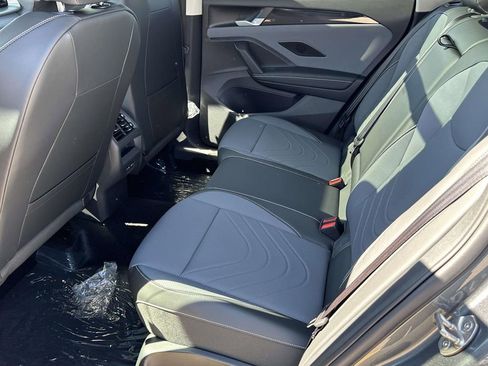 New 2025 Volkswagen Tiguan SE FWD image 9