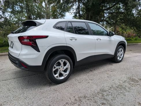 New 2026 Chevrolet Trax LS w/ LS Convenience Package FWD image 9